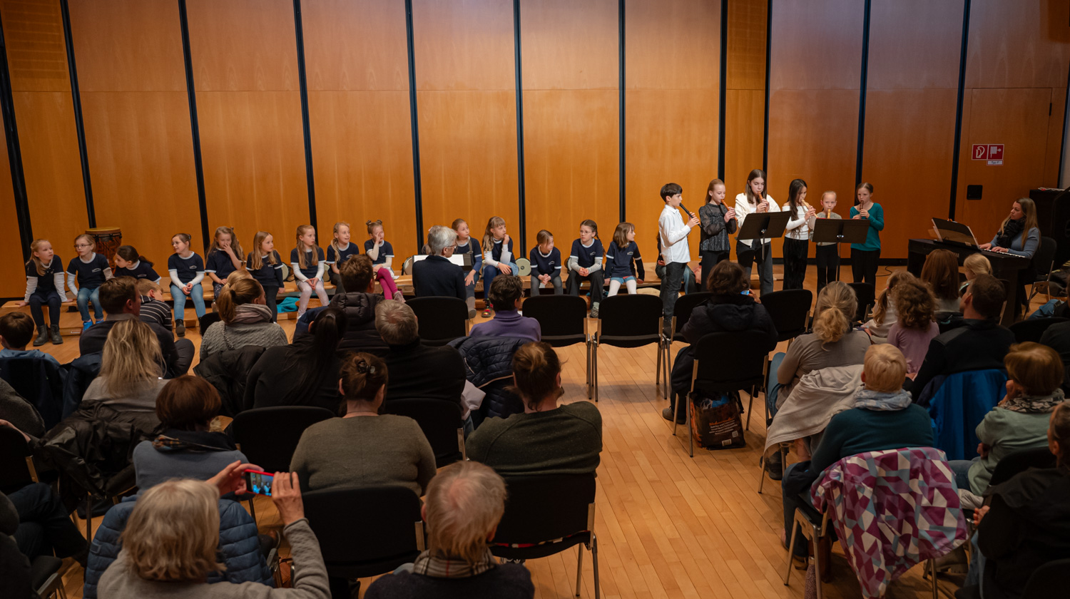 Kinderchor, Grundkurs und Blockflötenensemble im Mareissaal Kolbermoor 