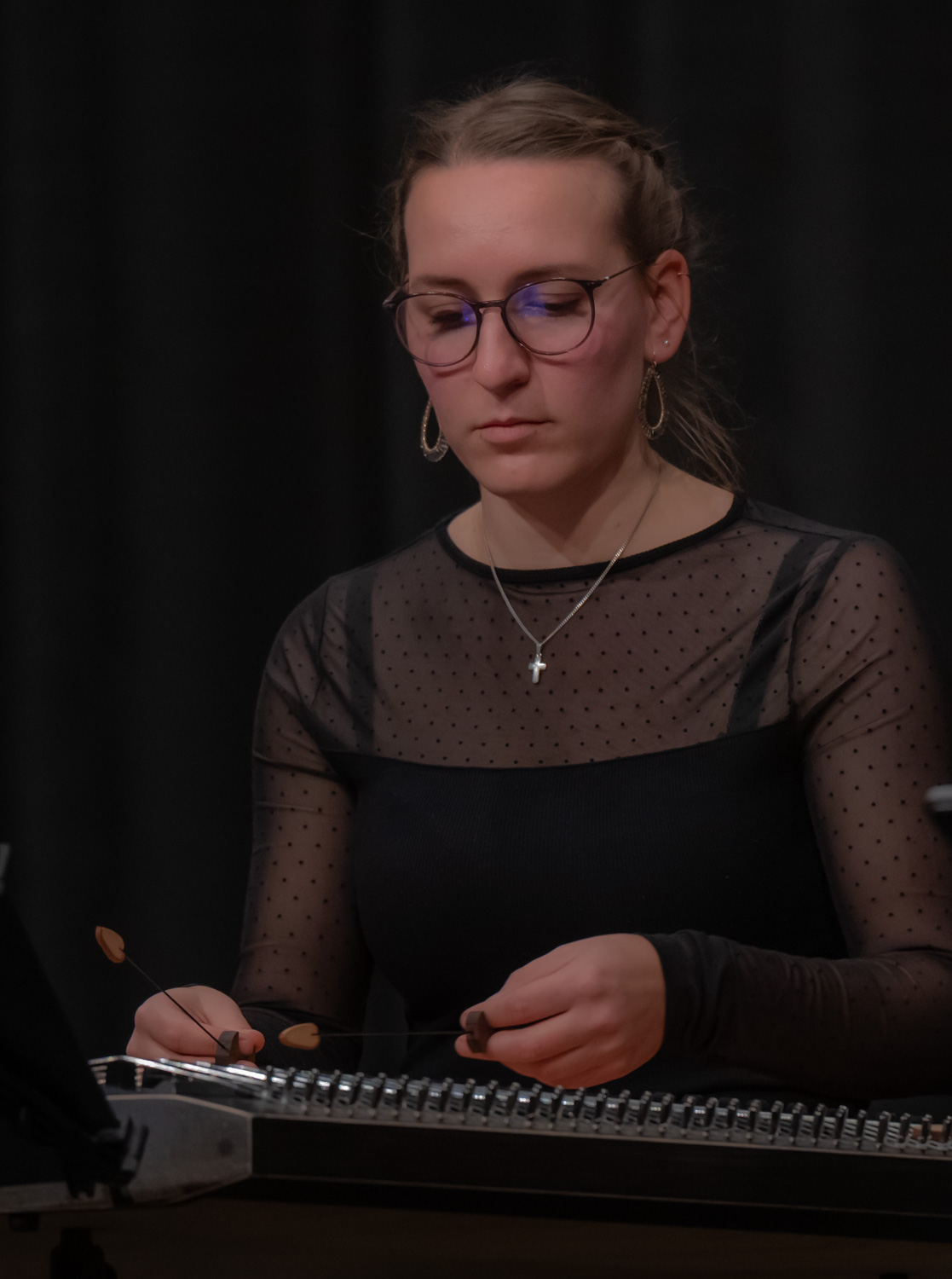 Maria Weigl auf der Bühne im Mareissaal